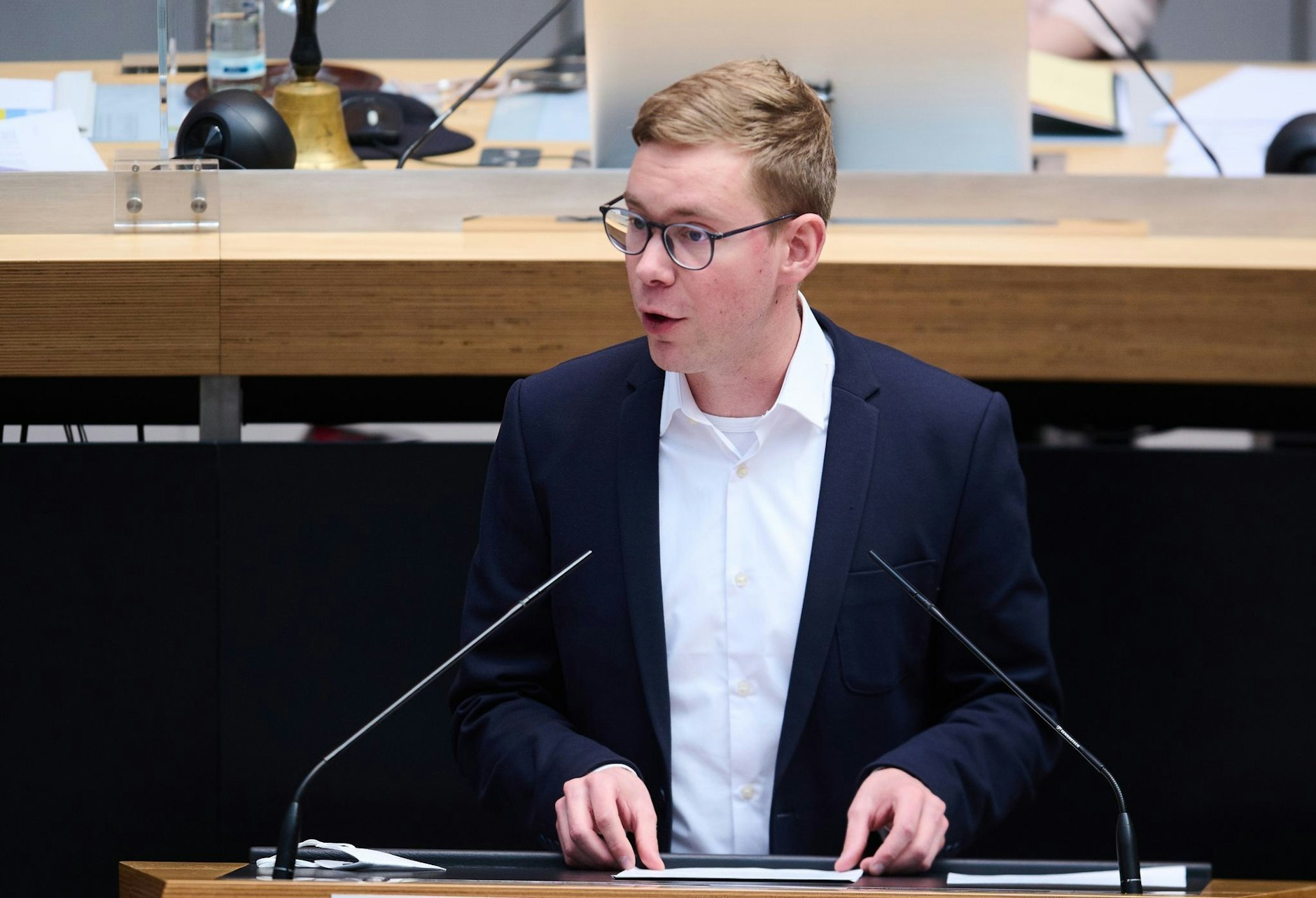 ARCHIV - Vasili Franco (Bündnis 90/Die Grünen), Abgeordneter spricht in der Plenarsitzung.  