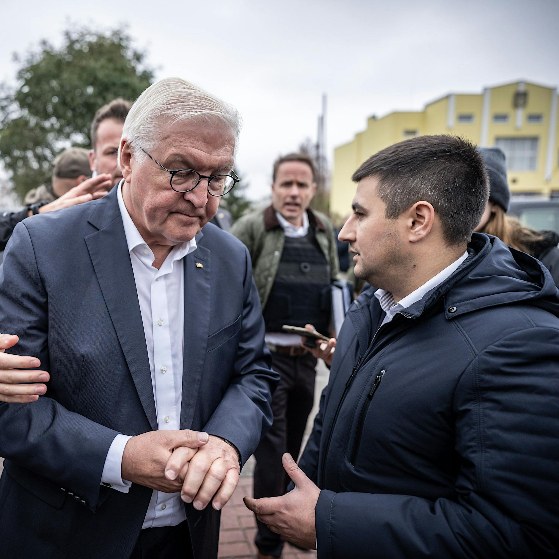 Herr Bundespräsident: Machen Sie sich ehrlich in Kiew!