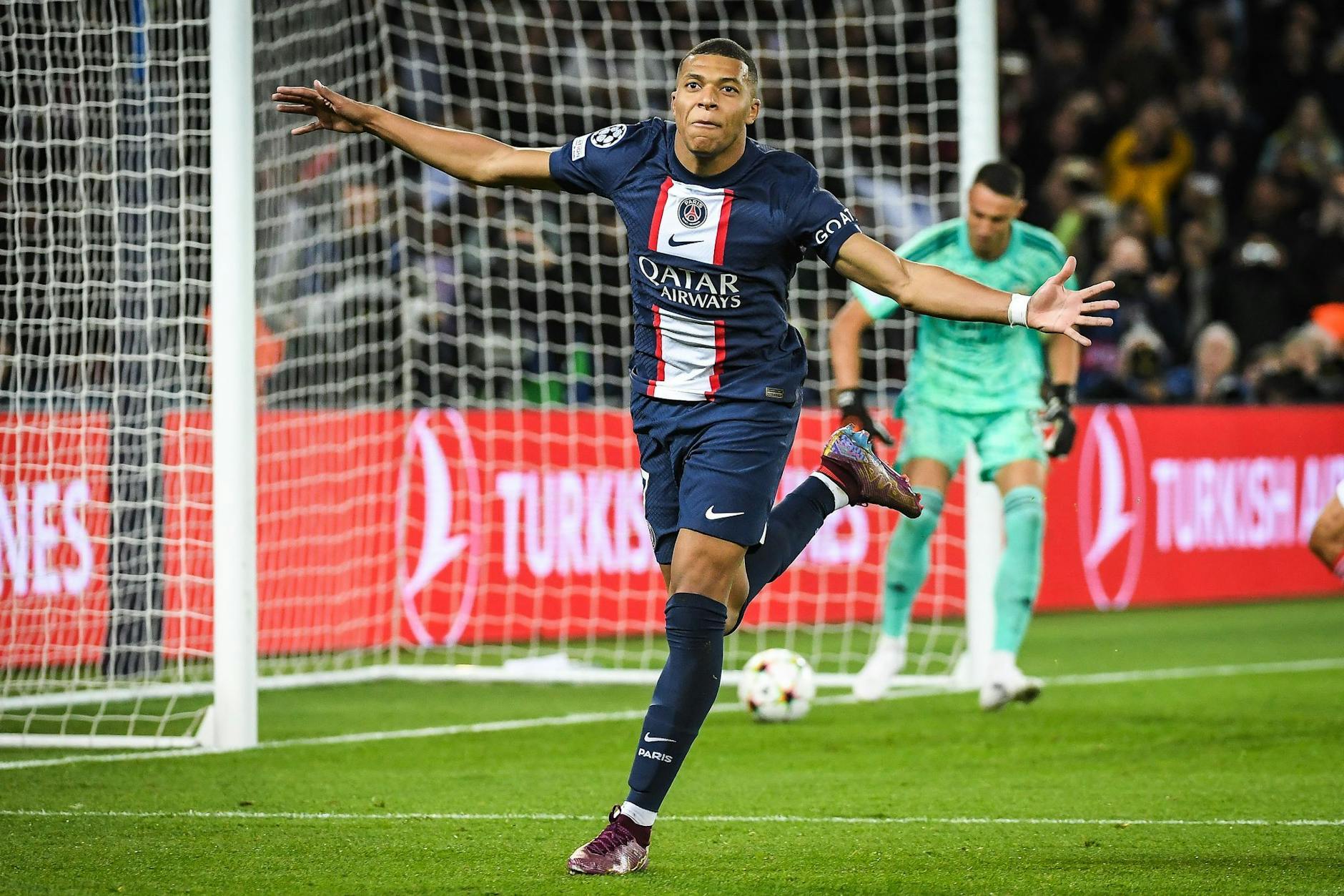 Kylian Mbappé brachte PSG gegen Benfica per Strafstoß in Führung, zum Sieg reichte es aber nicht. e/dpa
