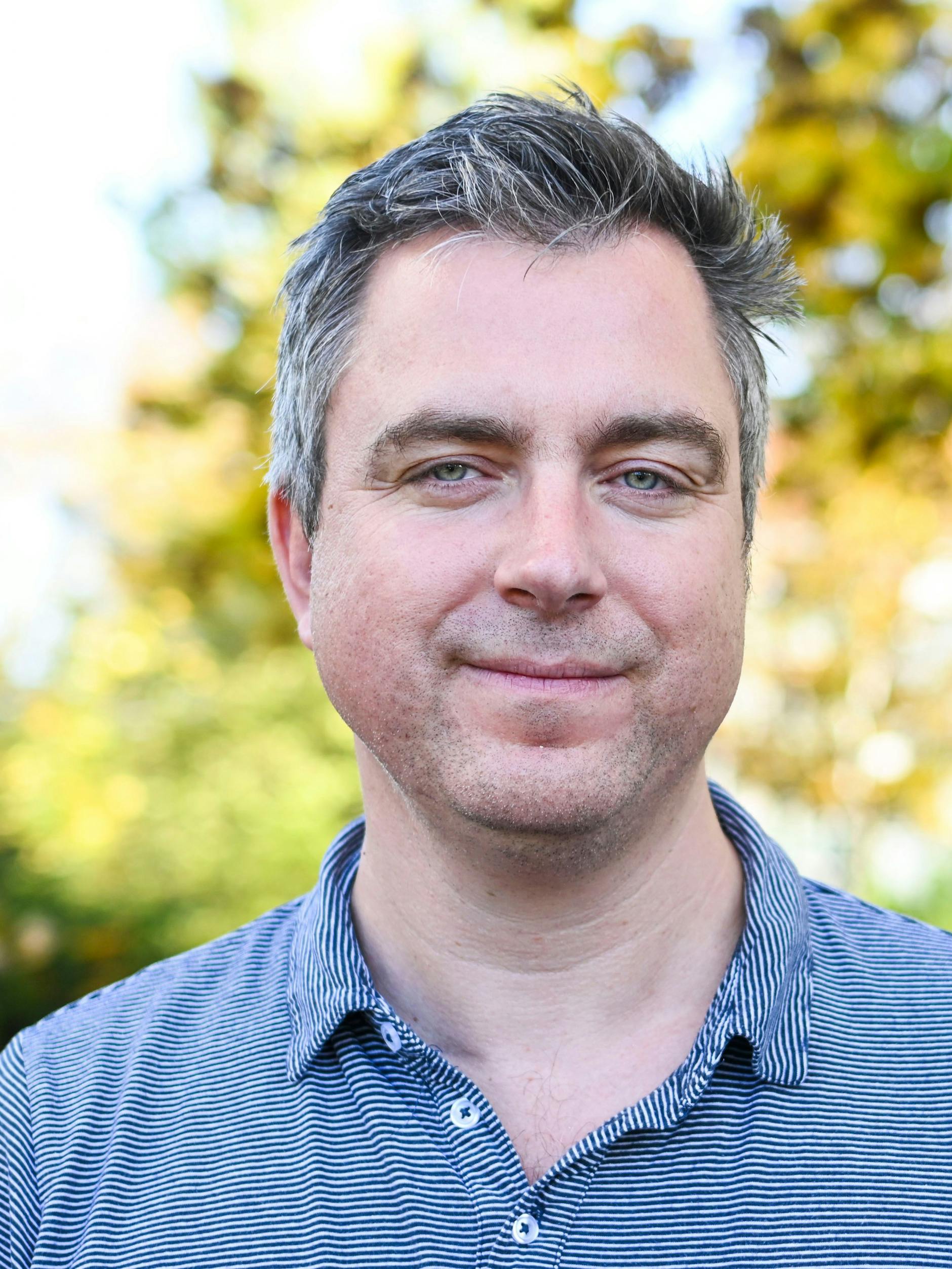 Linke-Fraktionschef Norman Wolf arbeitet daran, dass die Neubauten im Hof des Ilse-Kiezes noch verhindert werden können.