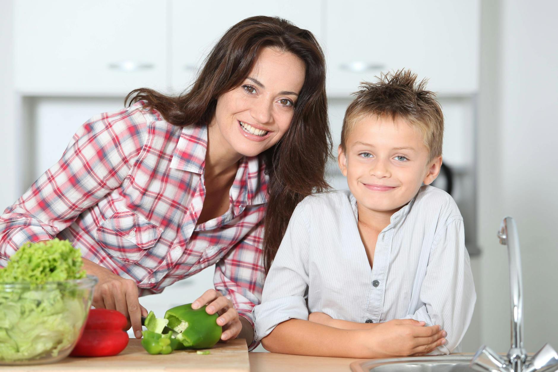 Laut Darstellung der AfD Sachsen sind Kinder und Haushalt „erste Pflicht“ der Frau.