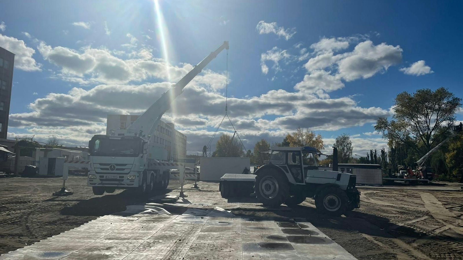 Die Aufbauarbeiten in Lichtenberg laufen: Am 4. November um 14 Uhr öffnet der Winterzauber 2022.