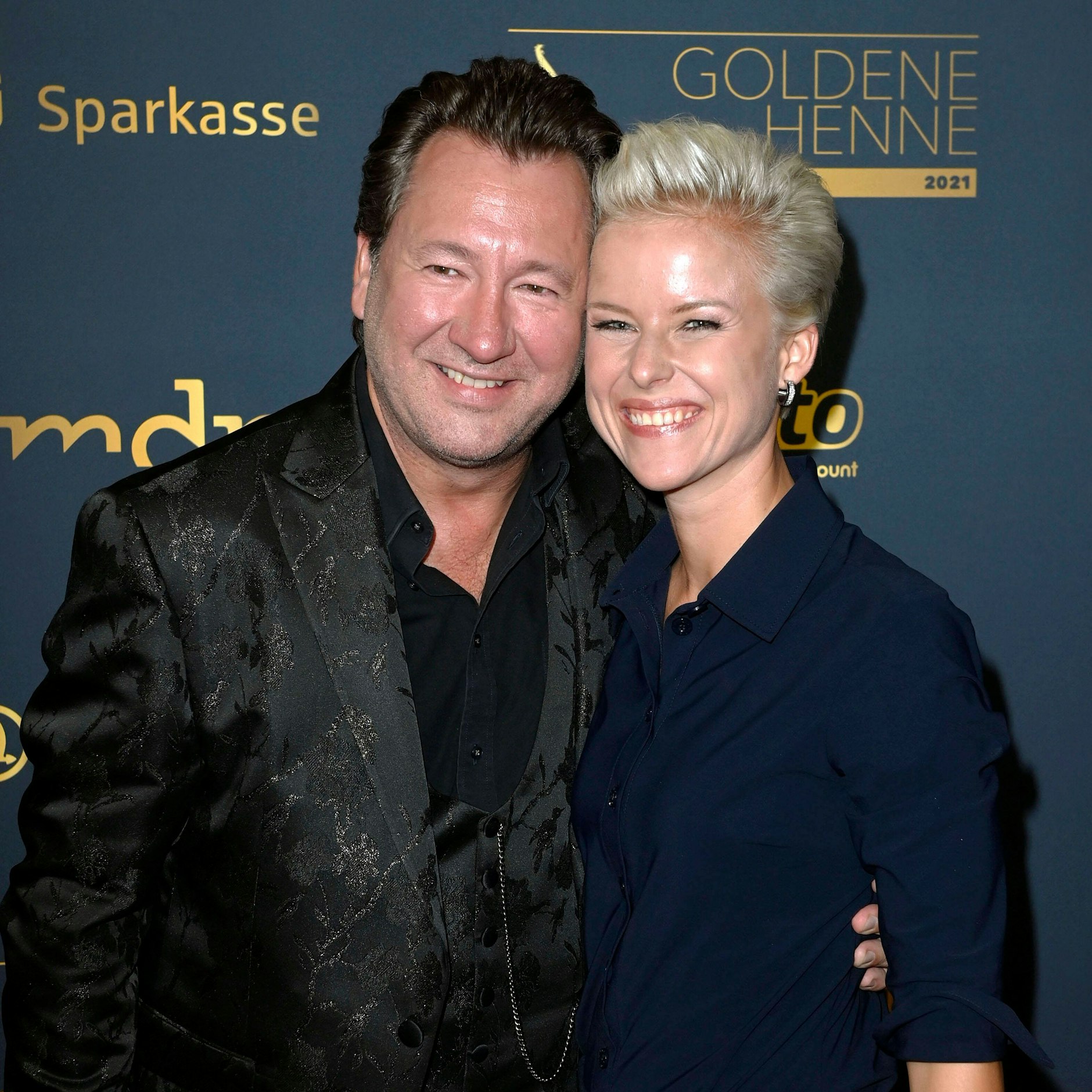 Claudius Dreilich und Ehefrau Belinda im Jahr 2021 bei der Gala zur Verleihung der Goldenen Henne.&nbsp;