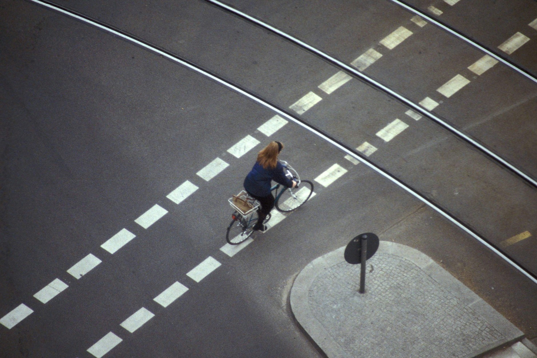 Das muss reichen: So schmal wie dieser Radfahrstreifen in Mitte sollen auch neue Radwege sein.