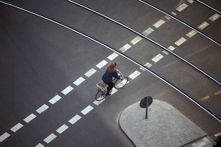 Das muss reichen: So schmal wie dieser Radfahrstreifen in Mitte sollen auch neue Radwege sein.