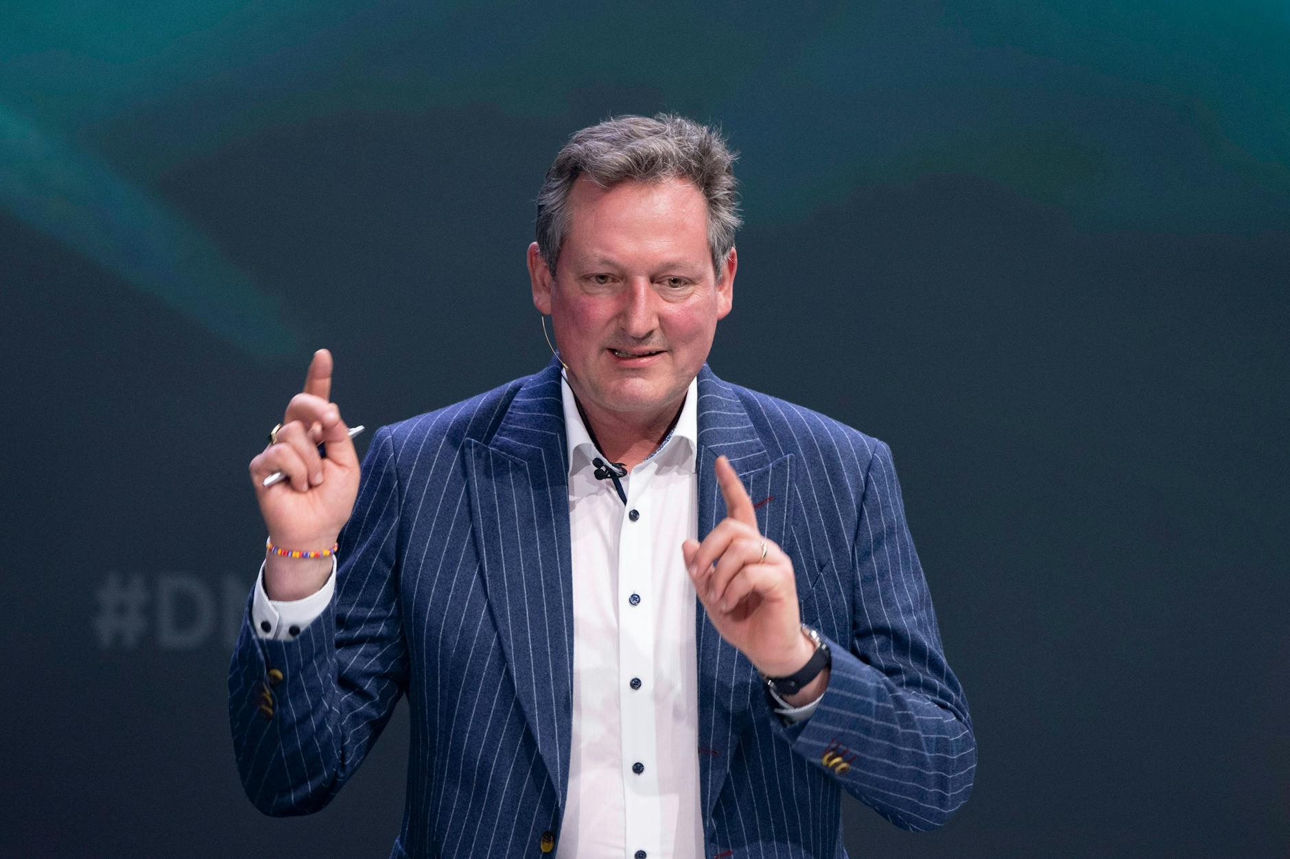 „Eine Jahrhundertaufgabe vor der Nase“: Eckart von Hirschhausen setzt sich mit seiner Stiftung für ein Ja beim Volksentscheid ein.