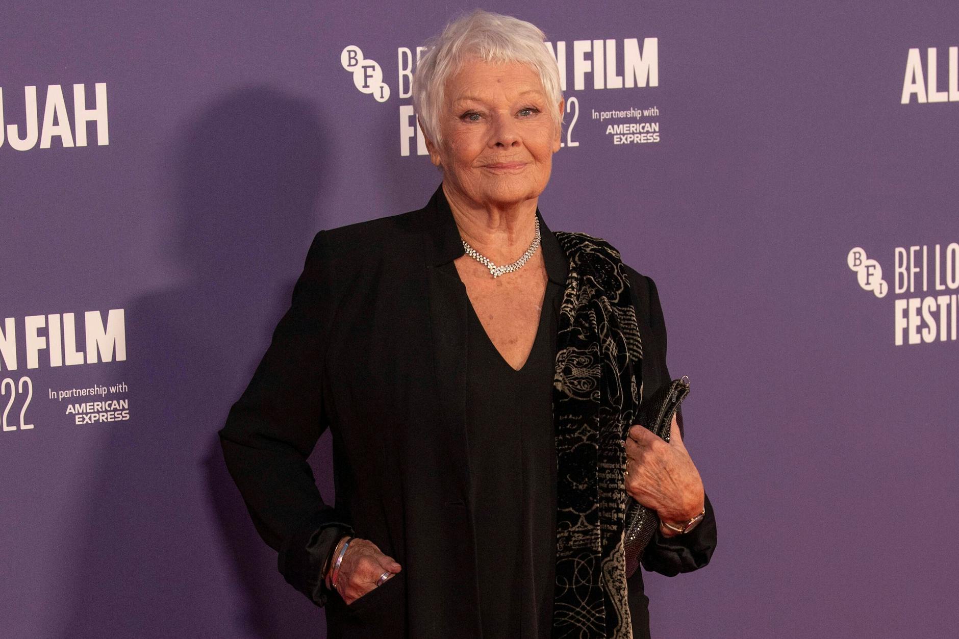 Judi Dench vor einigen Wochen auf einem roten Teppich.