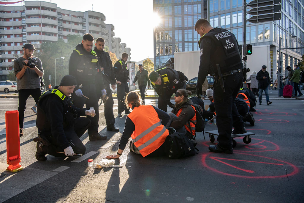 „Letzte Generation“: Neue Protestformen sollen „zerstörerischen Alltag“ behindern