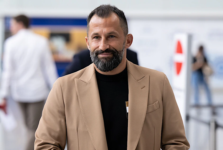 ARCHIV - Sportvorstand Hasan Salihamidzic ist mit der Leistung der Bayern zufrieden.  