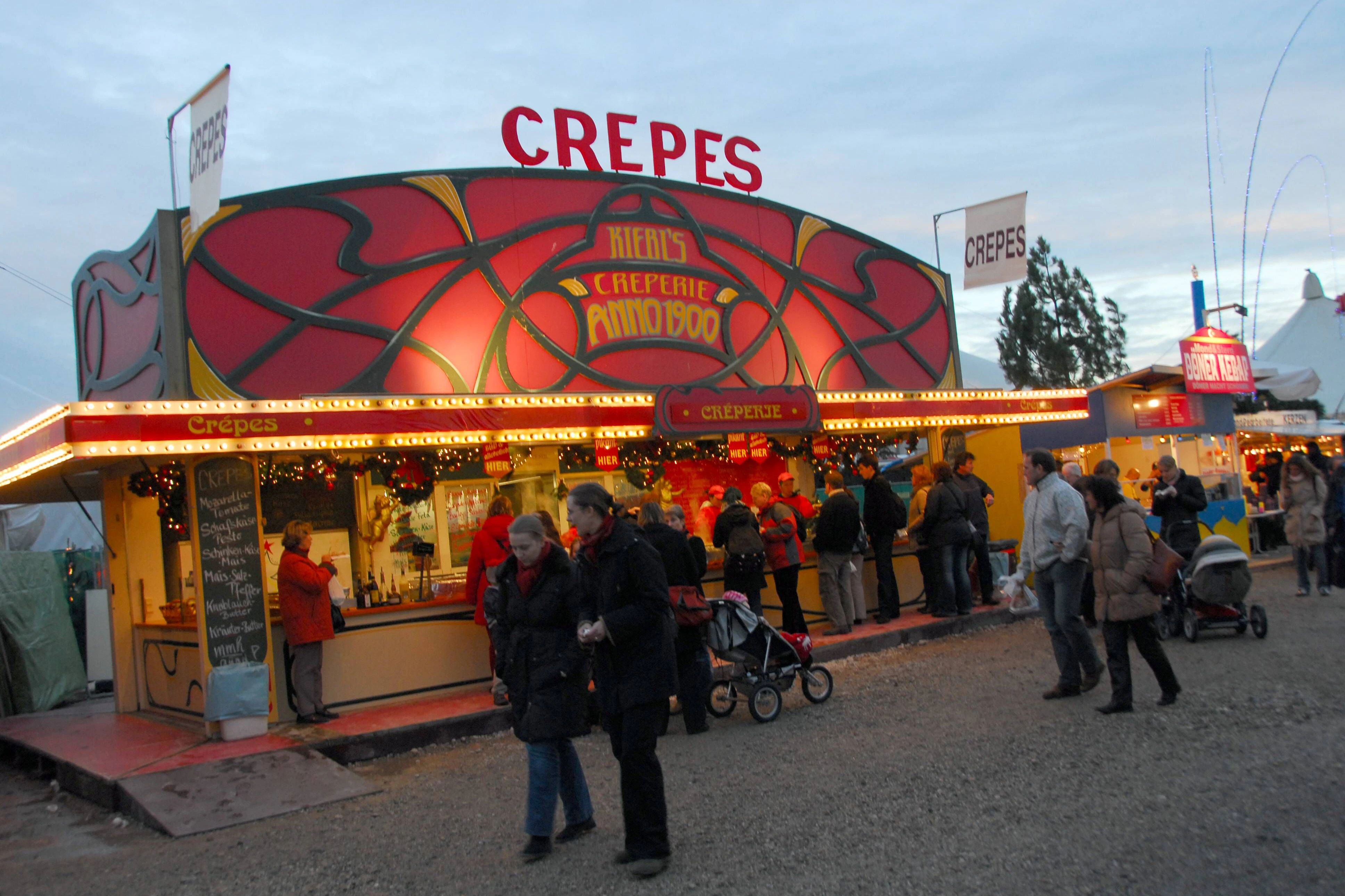 Sehnsuchtsort Rummel. Zur Crêpe-Bude pilgert jeder: jung, alt, weiblich, männlich oder divers.