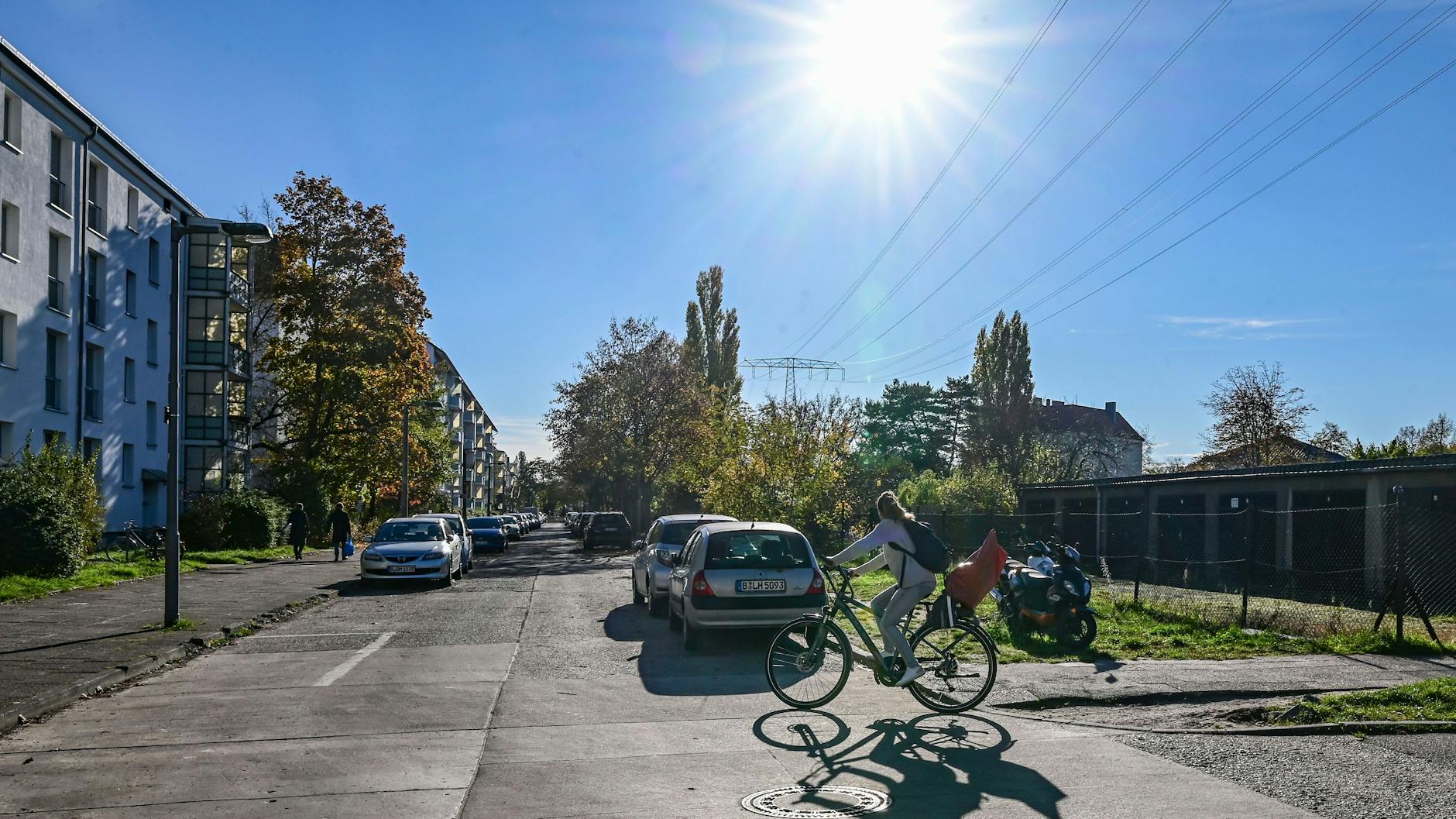 Die Ilsestraße in Karlshorst. Hier soll einmal eine Fahrradstraße vom Blockdammweg zur Sewanstraße entlangführen. Dieser Plan verhindert angeblich, dass grüne Innenhöfe nicht vor Bebauung geschützt werden.