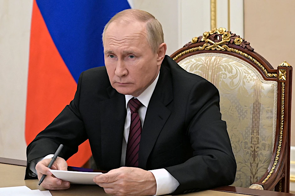 Wladimir Putin leitet eine Sitzung per Videokonferenz in Moskau.&nbsp;