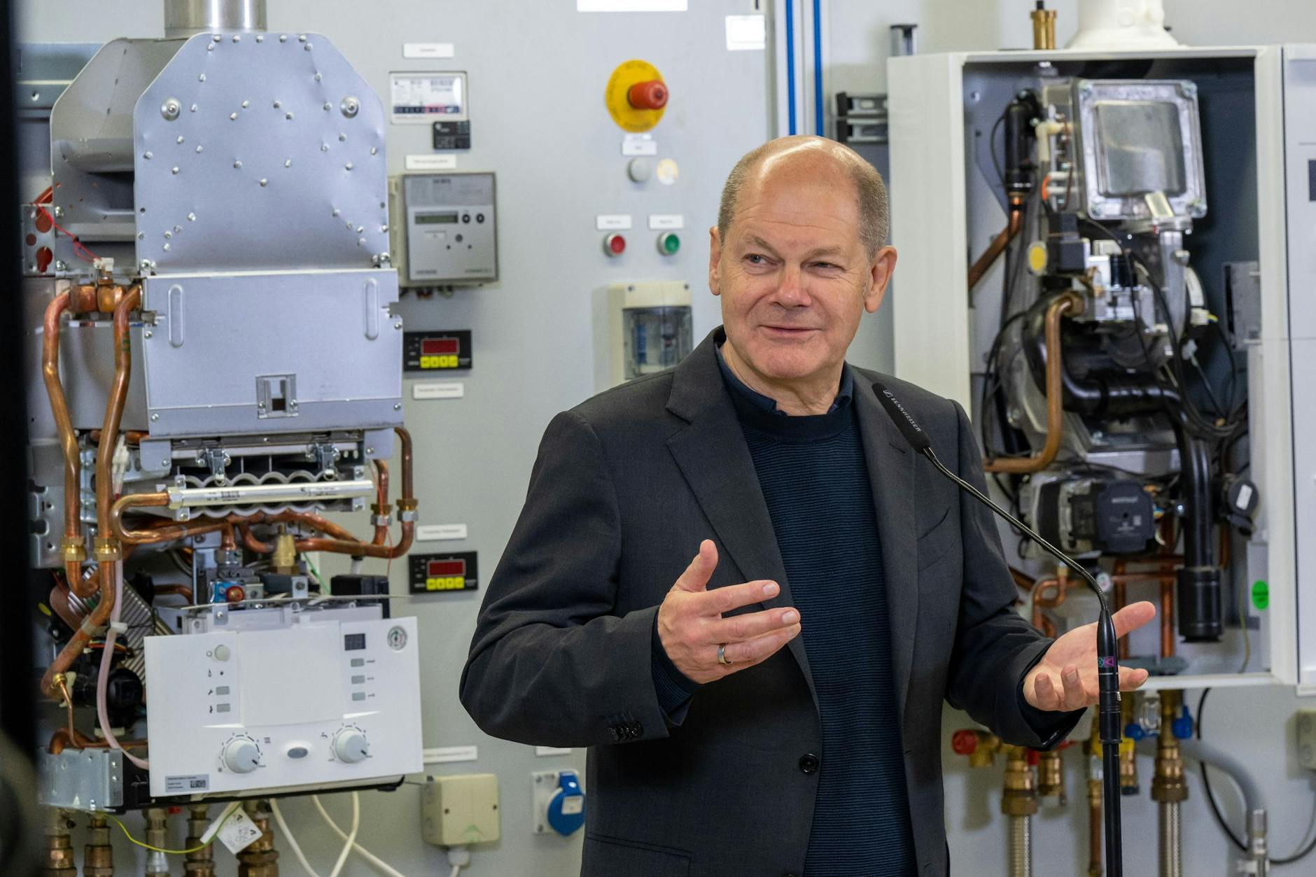 Bundeskanzler Olaf Scholz (SPD) will einen früheren Starttermin der Gaspreisbremse zum 1. Januar ausloten. 