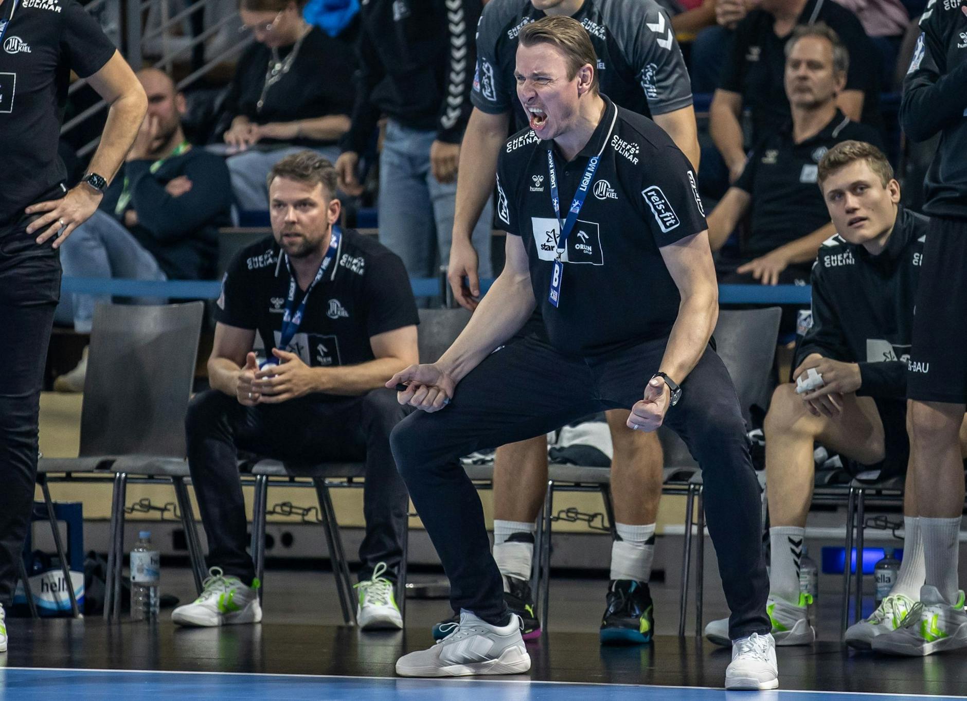 Kiels Trainer Filip Jicha war mit dem Spiel seiner Mannschaft gegen die Füchse sichtlich unzufrieden.