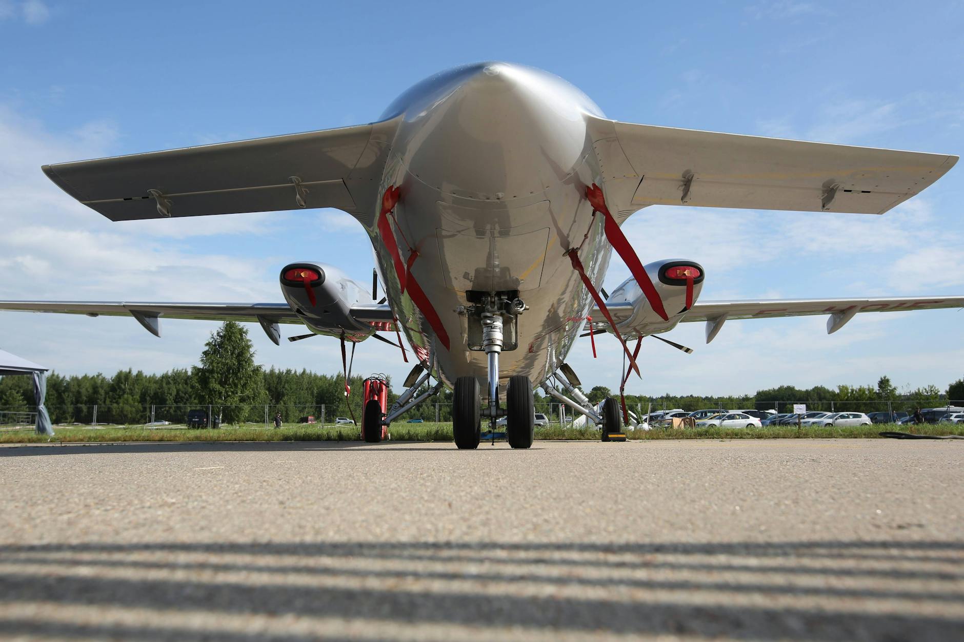 Eine Piaggio P.180 Avanti: In solch einer Maschine ist Schaller mit seiner Familie, einem Assistenten und dem erfahrenen Piloten Rolf Lips verunglückt.