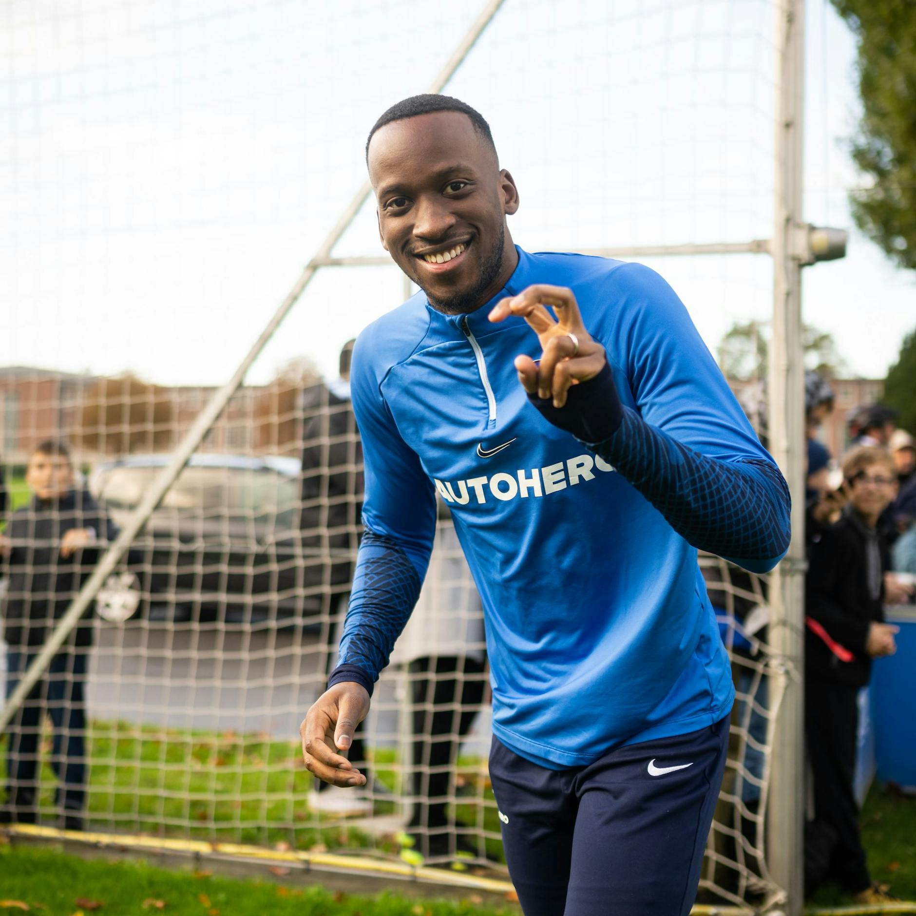 Herthas Dodi Lukebakio zeigt es beim Training an: Jetzt die nächsten drei Punkte krallen.