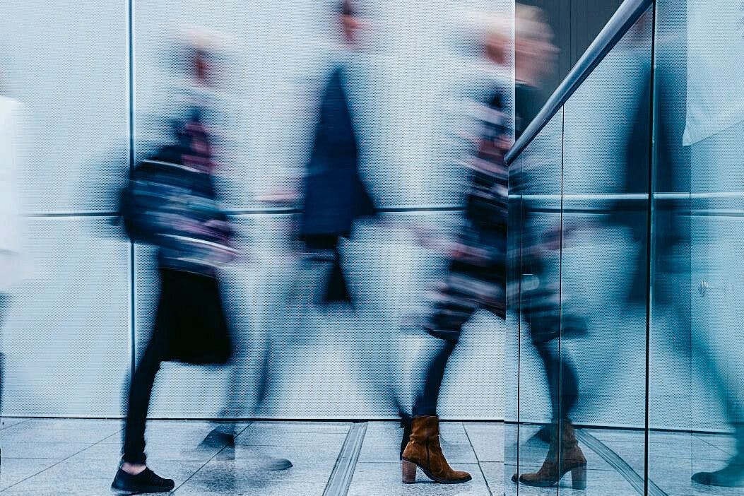 Pendler auf dem Weg zur Arbeit.