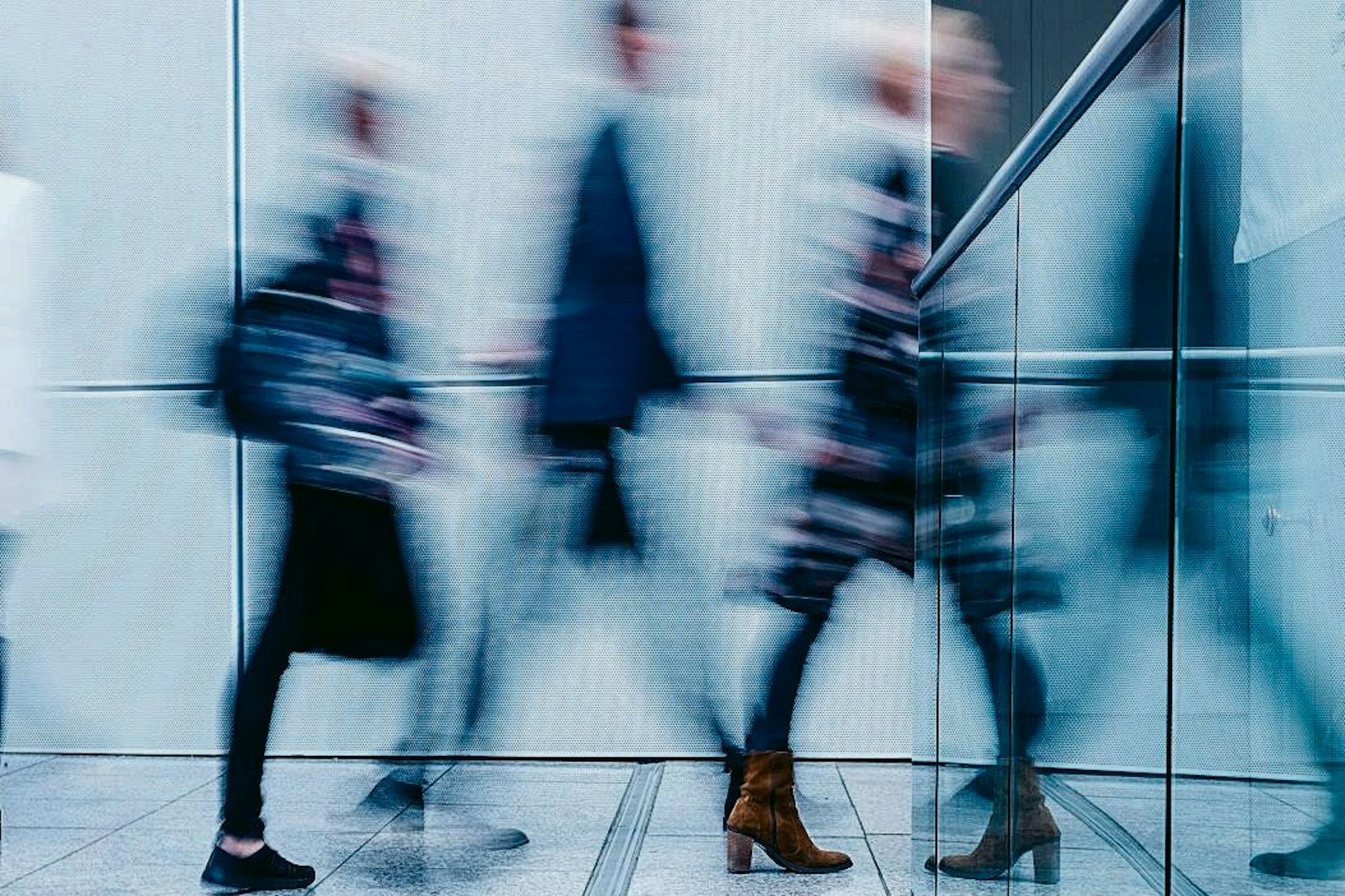 Pendler auf dem Weg zur Arbeit.