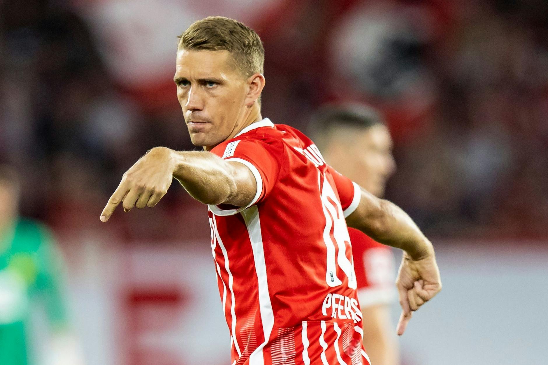 ARCHIV - Bekommt ein Lob von seinem Trainer: Freiburgs Nils Petersen.