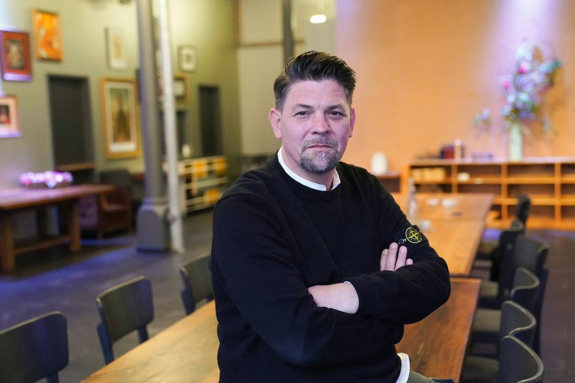 PRODUKTION - TV-Koch Tim Mälzer steht im Studio des Restaurants «Bullerei».