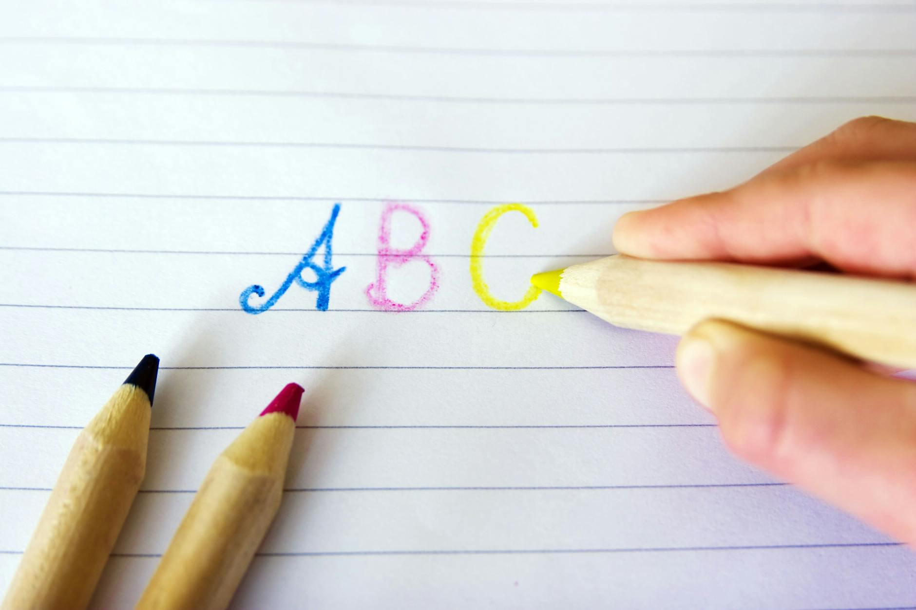 Früh aufstehen, den ganzen Tag still sitzen, sich melden und nicht reinreden. Viele neue Regeln kommen auf Schulanfänger zu.