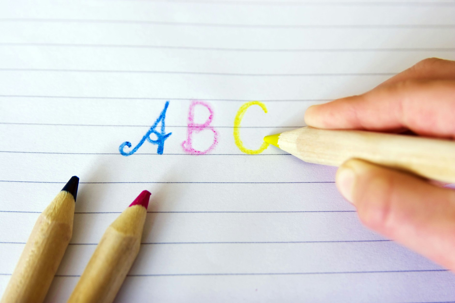 Früh aufstehen, den ganzen Tag still sitzen, sich melden und nicht reinreden. Viele neue Regeln kommen auf Schulanfänger zu.