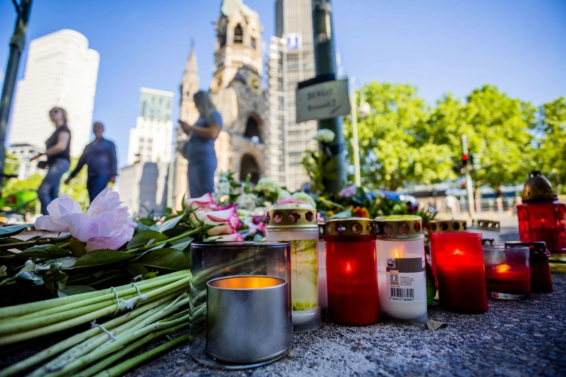 Trauer in Berlin: Blumen liegen in der Nähe des Tatorts.