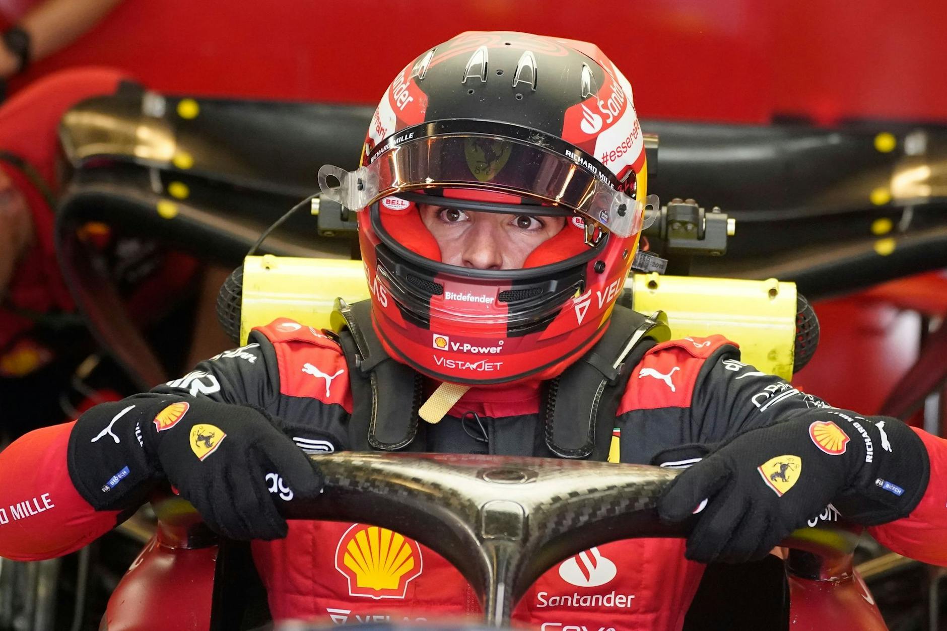 Ferrari-Pilot Carlos Sainz startet beim Großen Preis der USA von der Pole Position ins Rennen.
