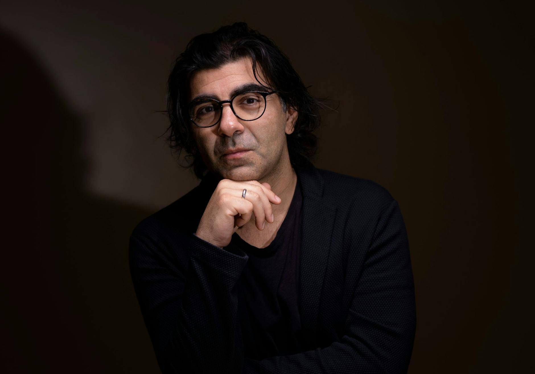 ARCHIV - Fatih Akin, Regisseur aus Deutschland, während eines Fototermins für den Film «Rheingold» bei der 17. Ausgabe des Rom Film Festivals.