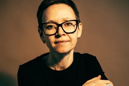 Die Schriftstellerin Gusel Jachina. In Deutschland kennt man sie seit ihrem herausragenden Roman „Suleika öffnet die Augen“. 