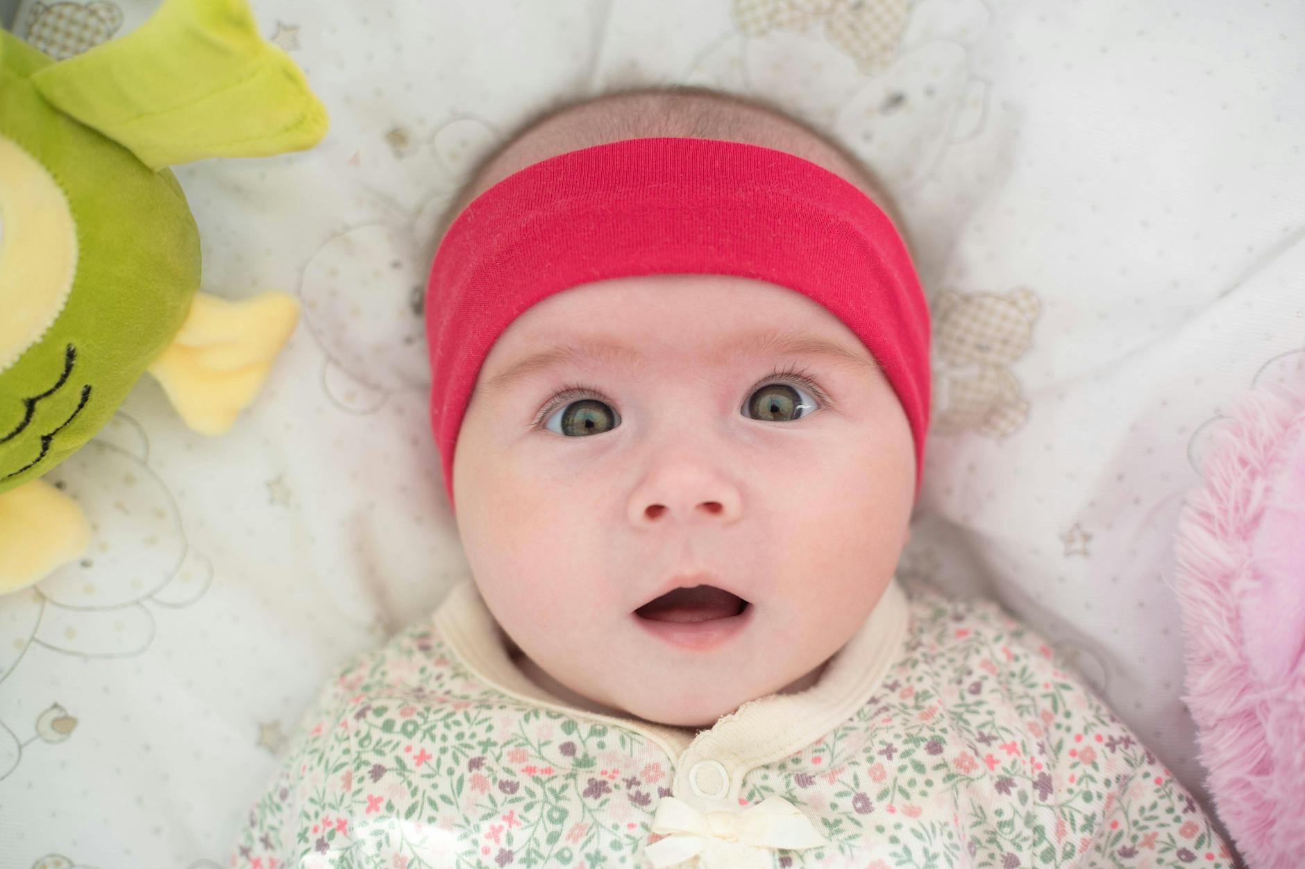 Große Augen und offener Mund – so sehen Neugier und Überraschung aus.