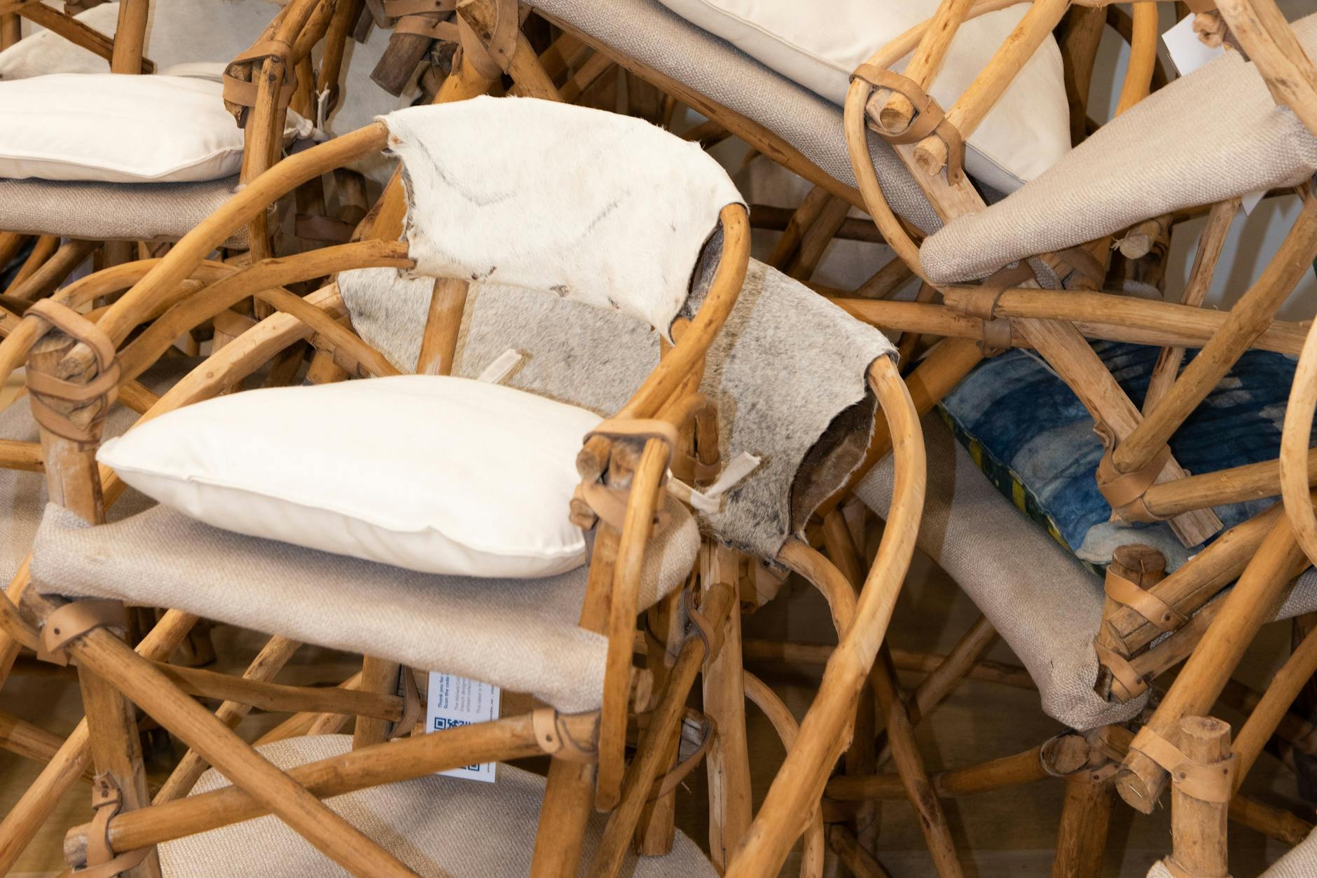 Eine Installation bei Murkudis weicht Grenzen zwischen Kunst und Design auf.