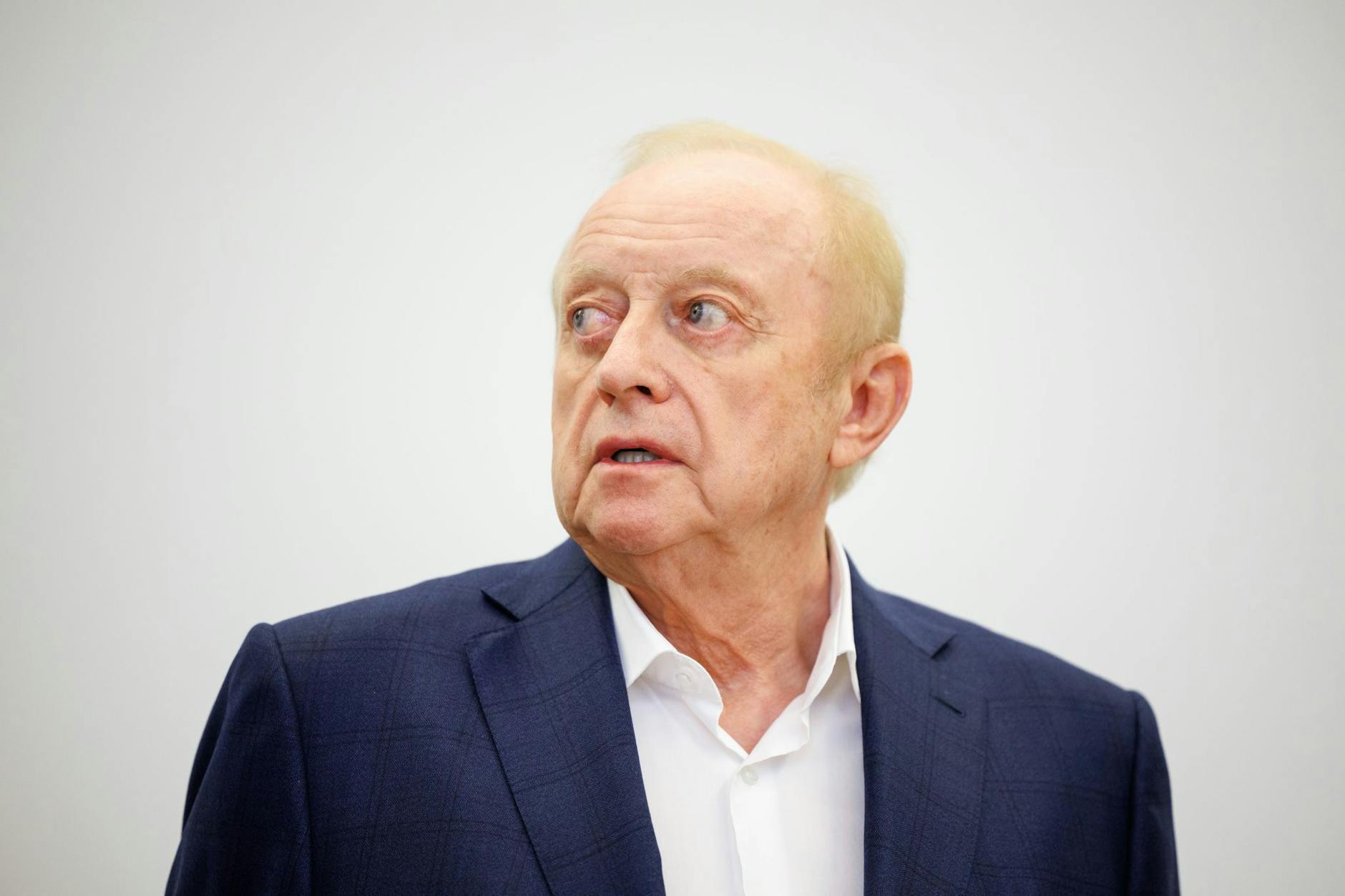 dpatopbilder - Alfons Schuhbeck wurde zu einer Freiheitsstrafe von drei Jahren und zwei Monaten verurteilt.