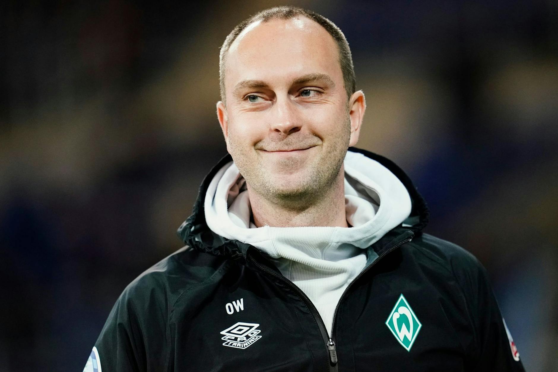 ARCHIV - Bremens Trainer Ole Werner ist guter Dinge.