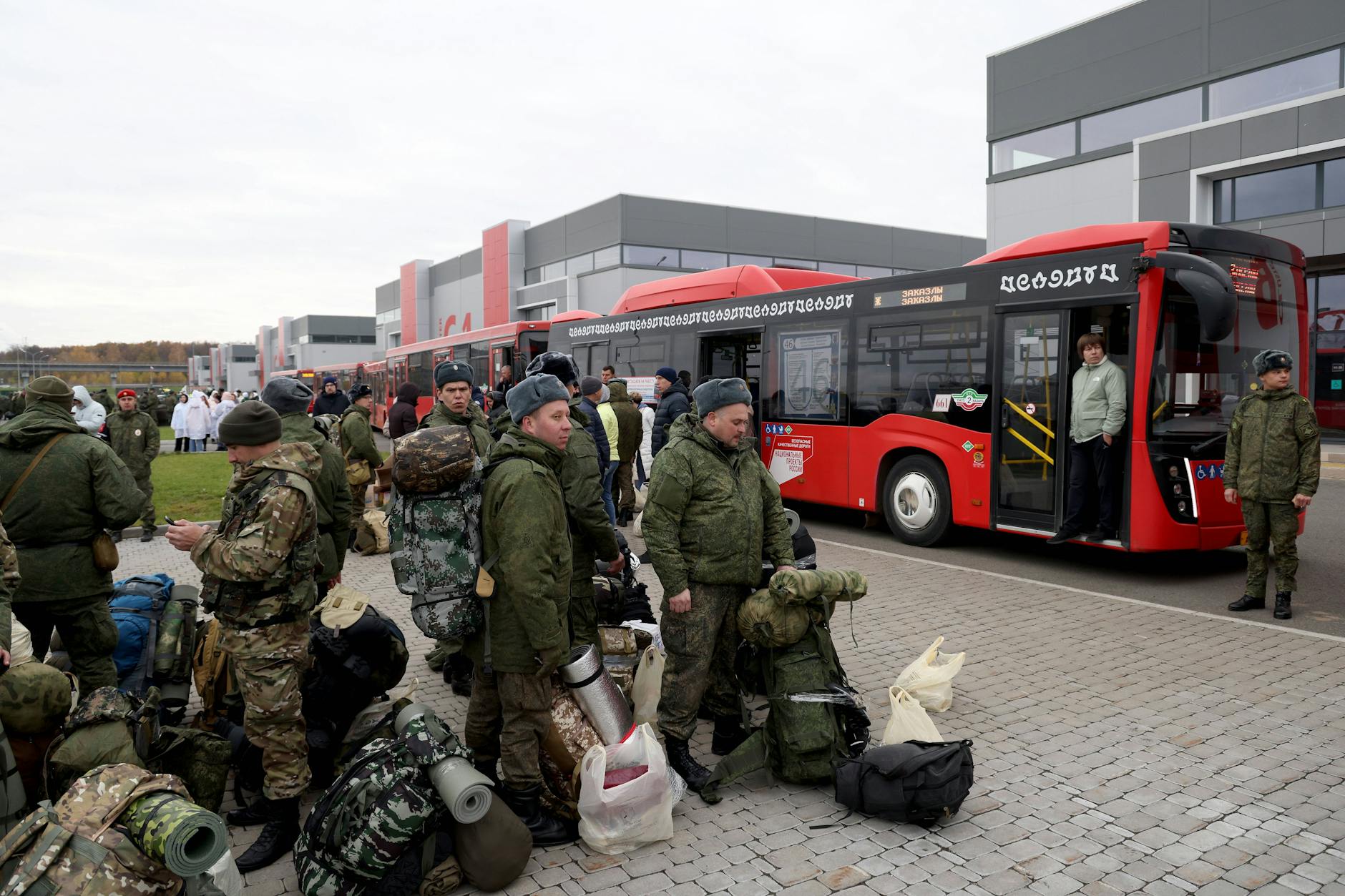Einberufene Reservisten in Kasan. 