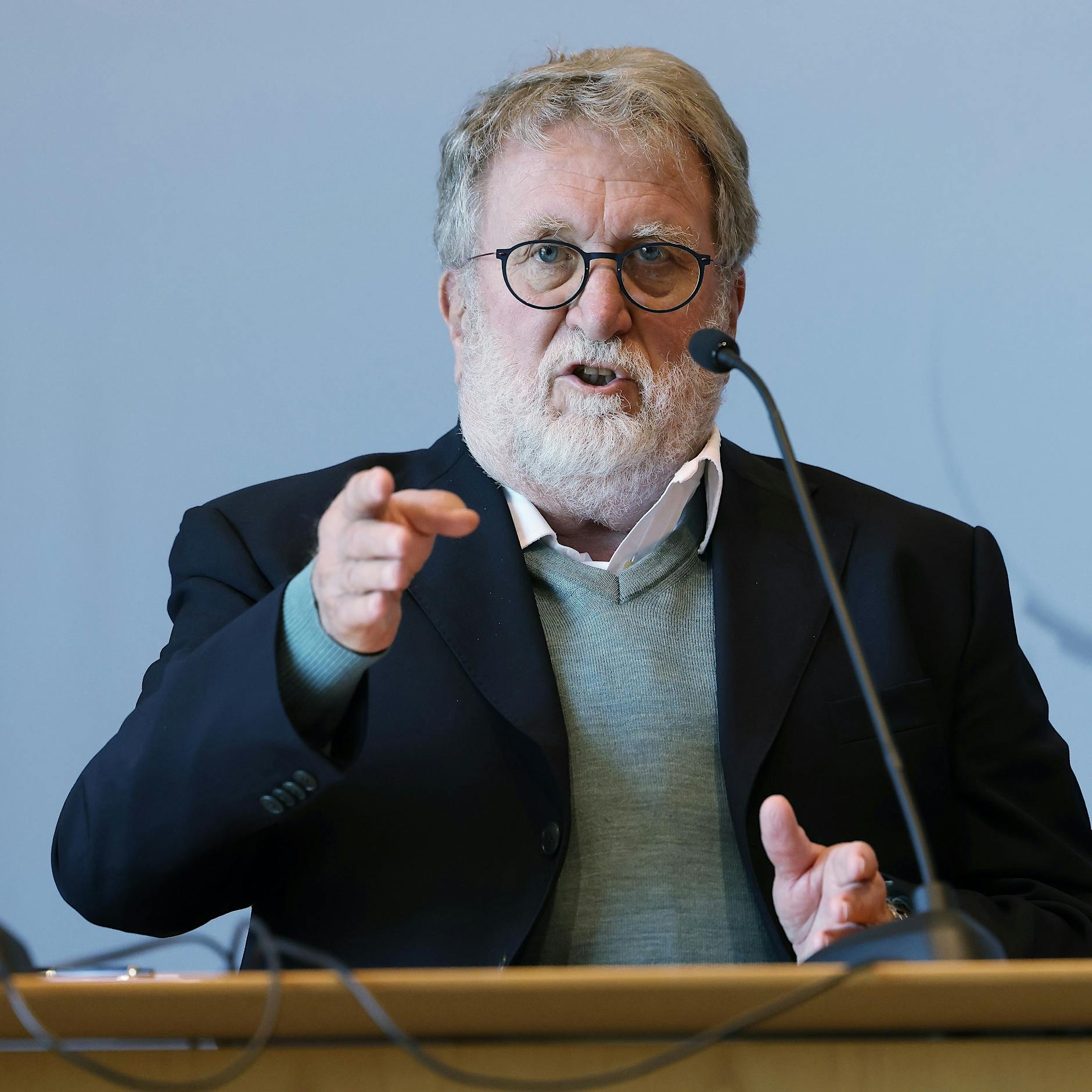 Stiko-Chef Thomas Mertens: Die Corona-Pandemie ist vorbei! Aber was genau heißt das?