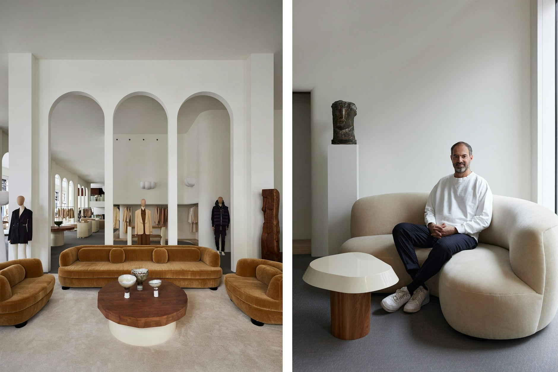 Auf dem Tisch stehen Keramiken von Kirsten Landwehr; de Bayser sitzt auf einem Sofa von Pierre Augustin Rose.