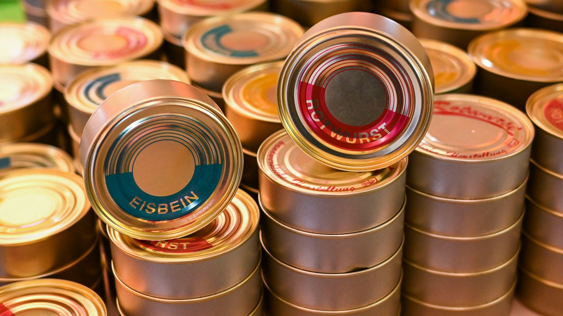 Alles Gold, was glänzt, Dosenwurst aus Thüringen auf der Ostpro.&nbsp;