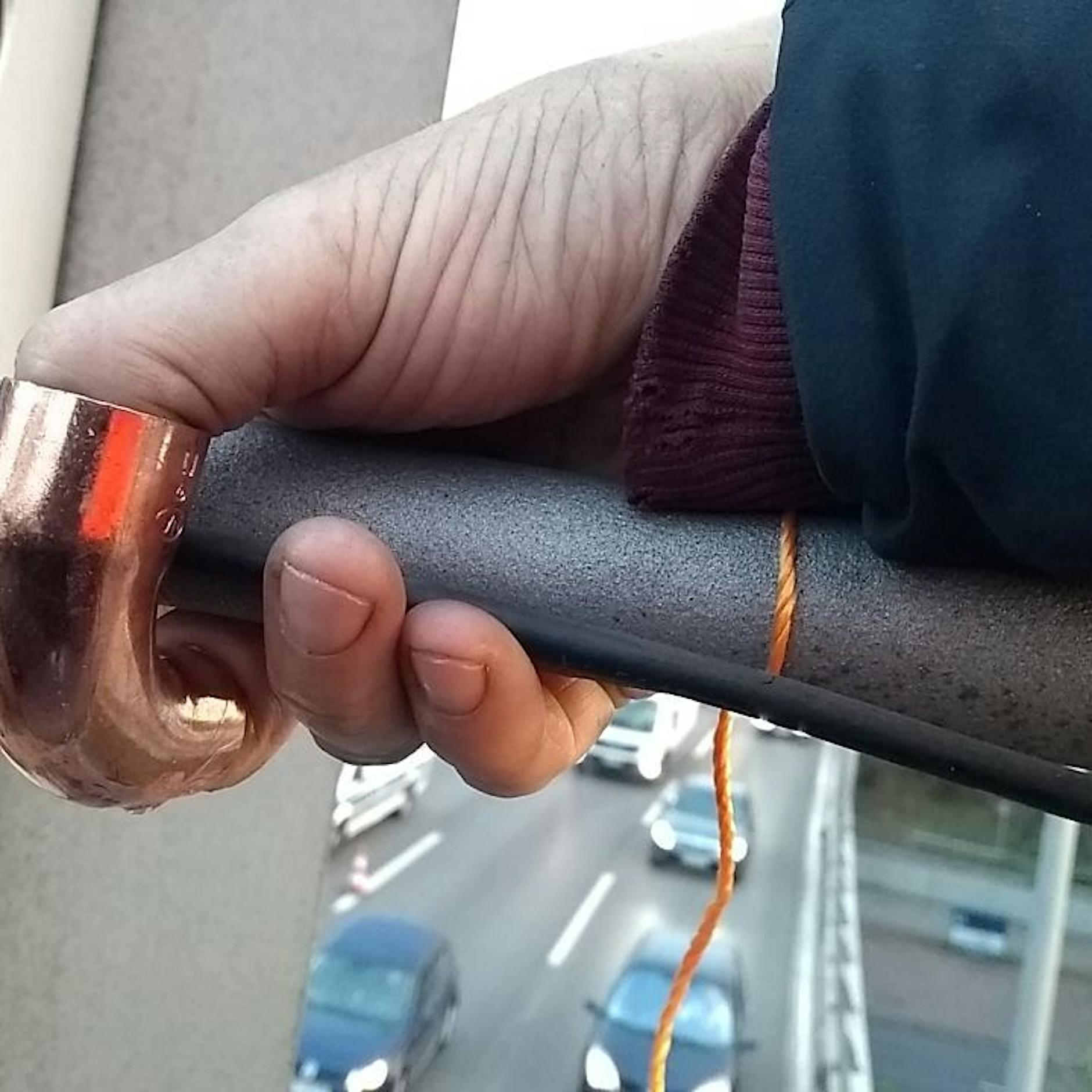 Erneut Blockaden der „Letzten Generation“: Aktivisten versenken Finger in Rohren