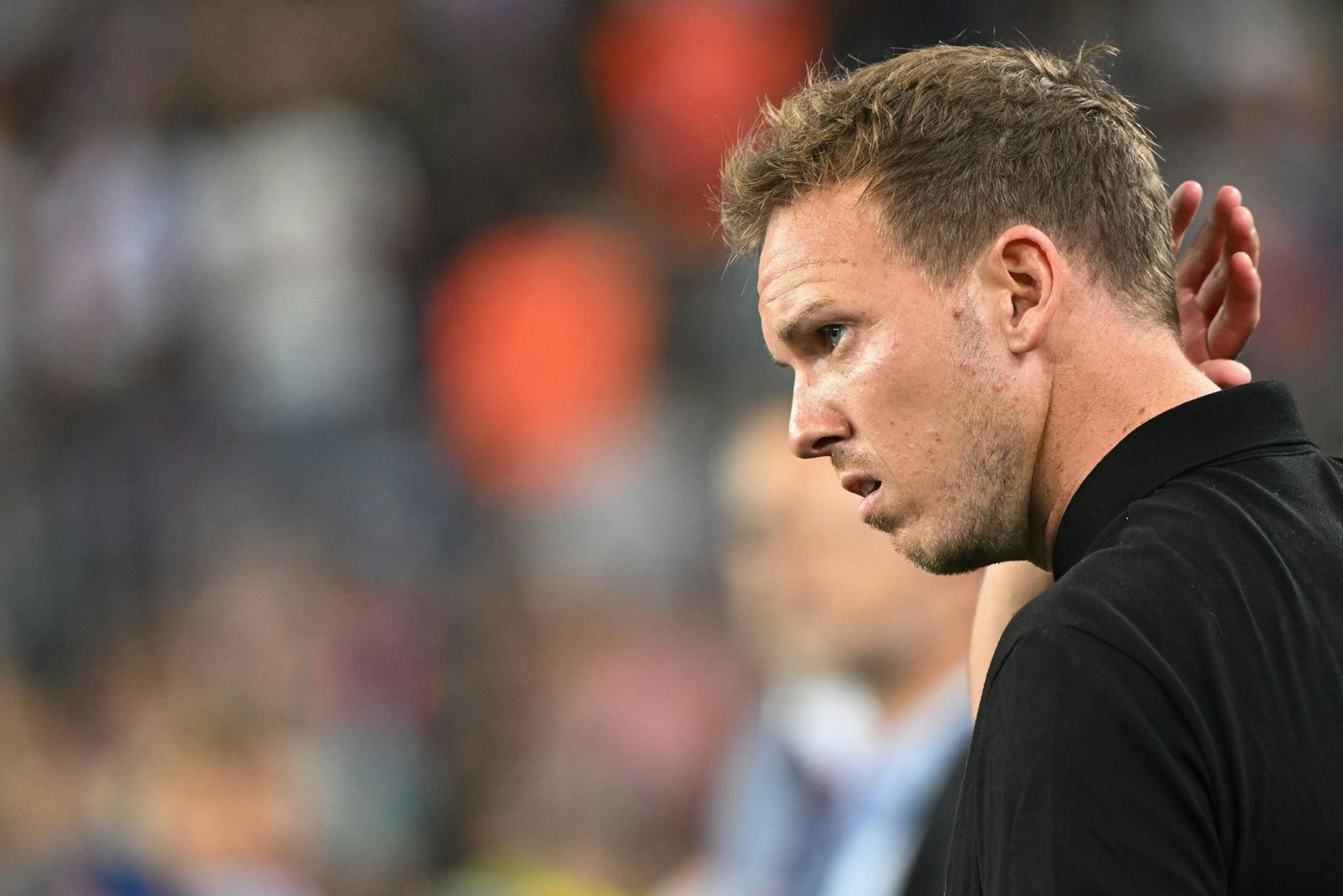ARCHIV - Muss die Ausfälle der Leistungsträger Müller und Neuer kompensieren: Münchens Trainer Julian Nagelsmann.