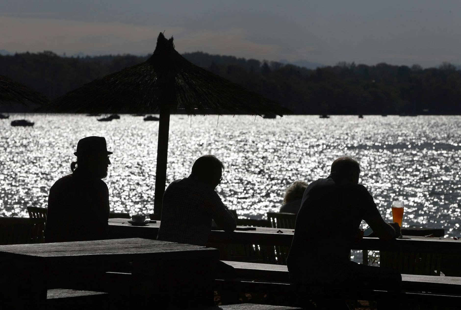 Bis zu 27 Grad soll es am Wochenende ortsweise geben. Ein Rekord? Nein. Die höchste in Deutschland im letzten Drittel des Oktobers je gemessene Temperatur liegt bei 28,6 Grad. (Bild vom Ammersee)