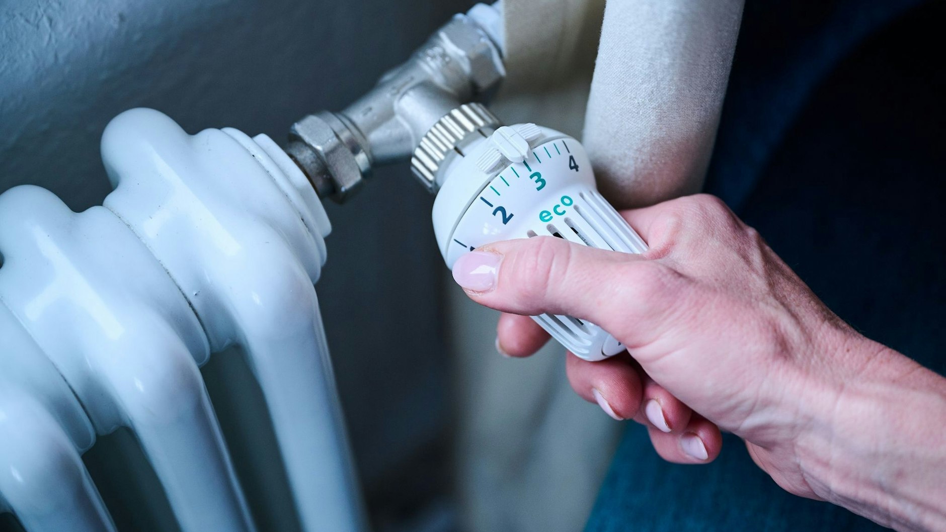 Finanzielle Unterstützung bei der Begleichung der Heizkosten-Nachzahlung können auch Berufstätige bekommen.