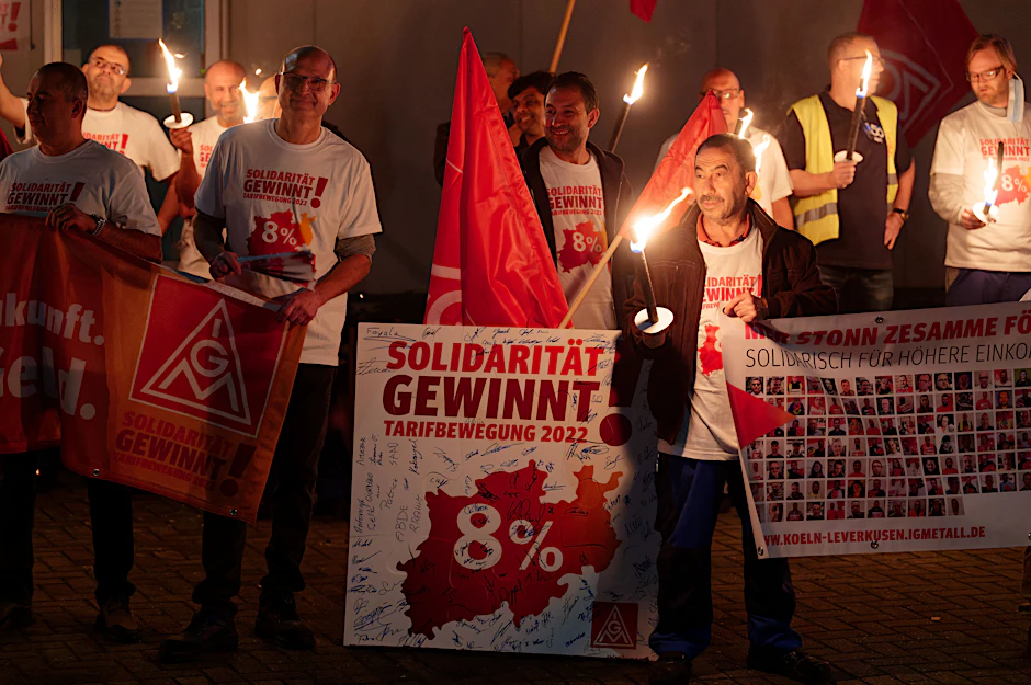Mitarbeiter bei einem Warnstreik der IG Metall.