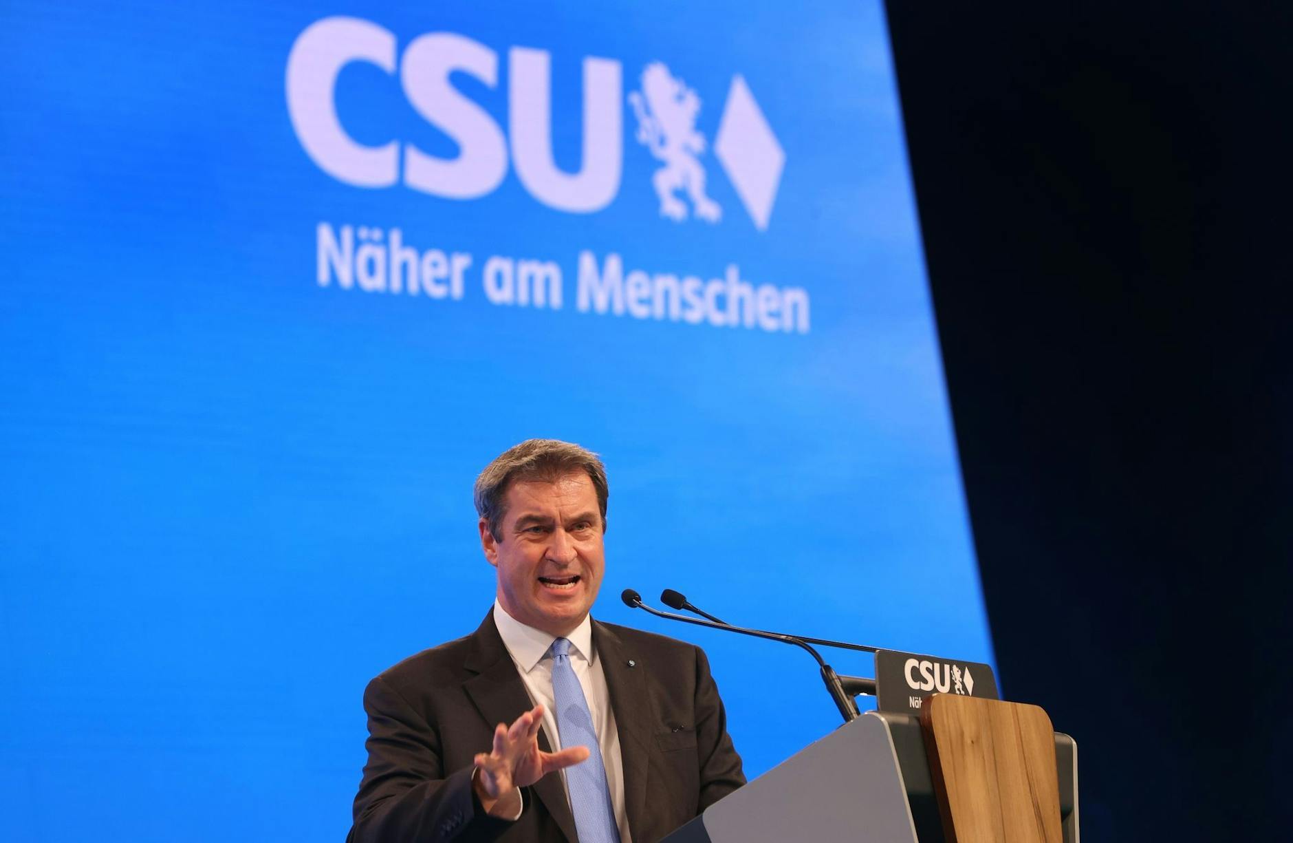 Ministerpräsident Markus Söder spricht beim CSU-Parteitag in Augsburg.