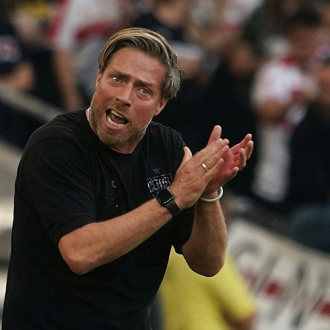 Stuttgarts Michael Wimmer zieht bei den Temperaturen auch ein T-Shirt vor - in schwarz, versteht sich.