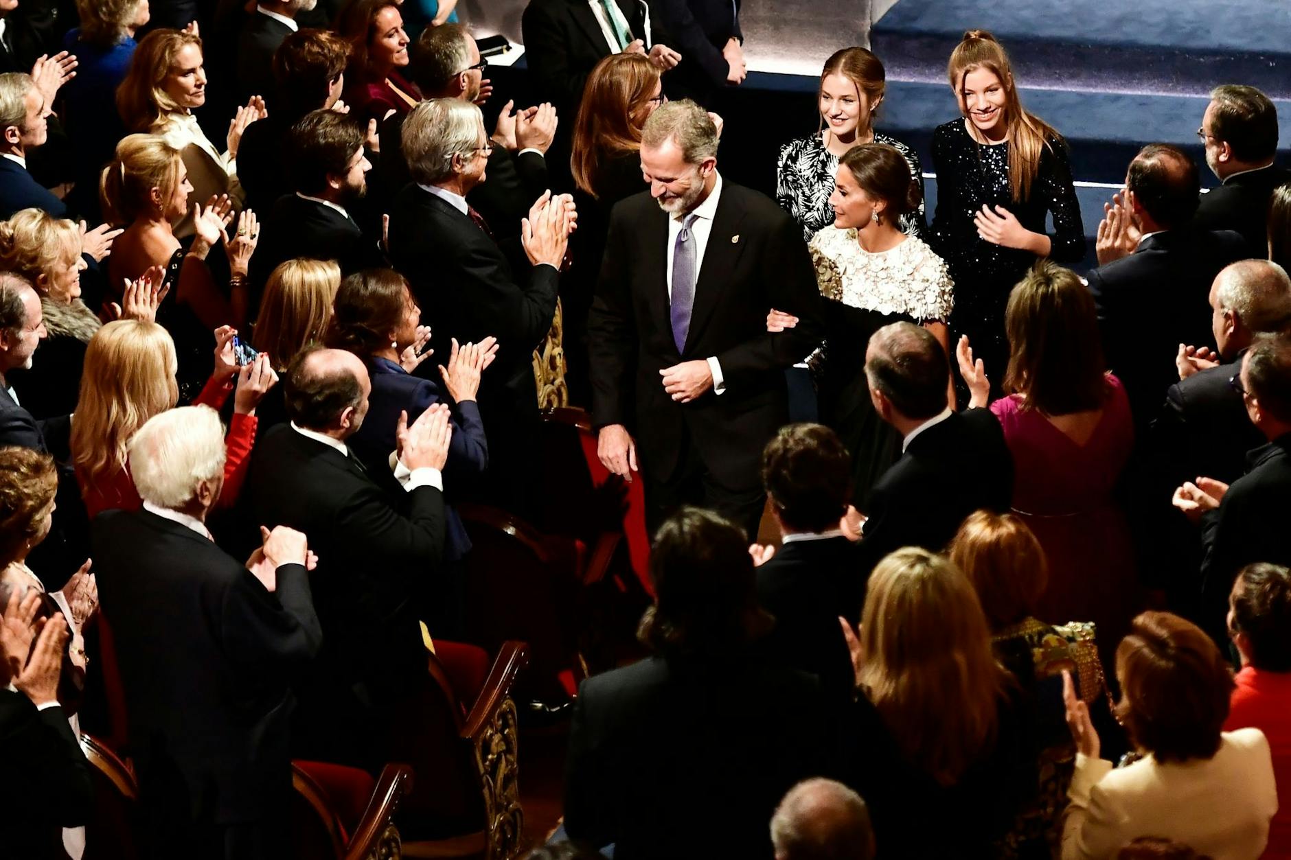Prinzessin Leonor, König Felipe VI., Königin Letizia und Infantin Sofia von Spanien verlassen die Verleihung der Prinzessin-von-Asturien-Preise, die zu den wichtigsten Auszeichnungen in der spanischsprachigen Welt gehören.