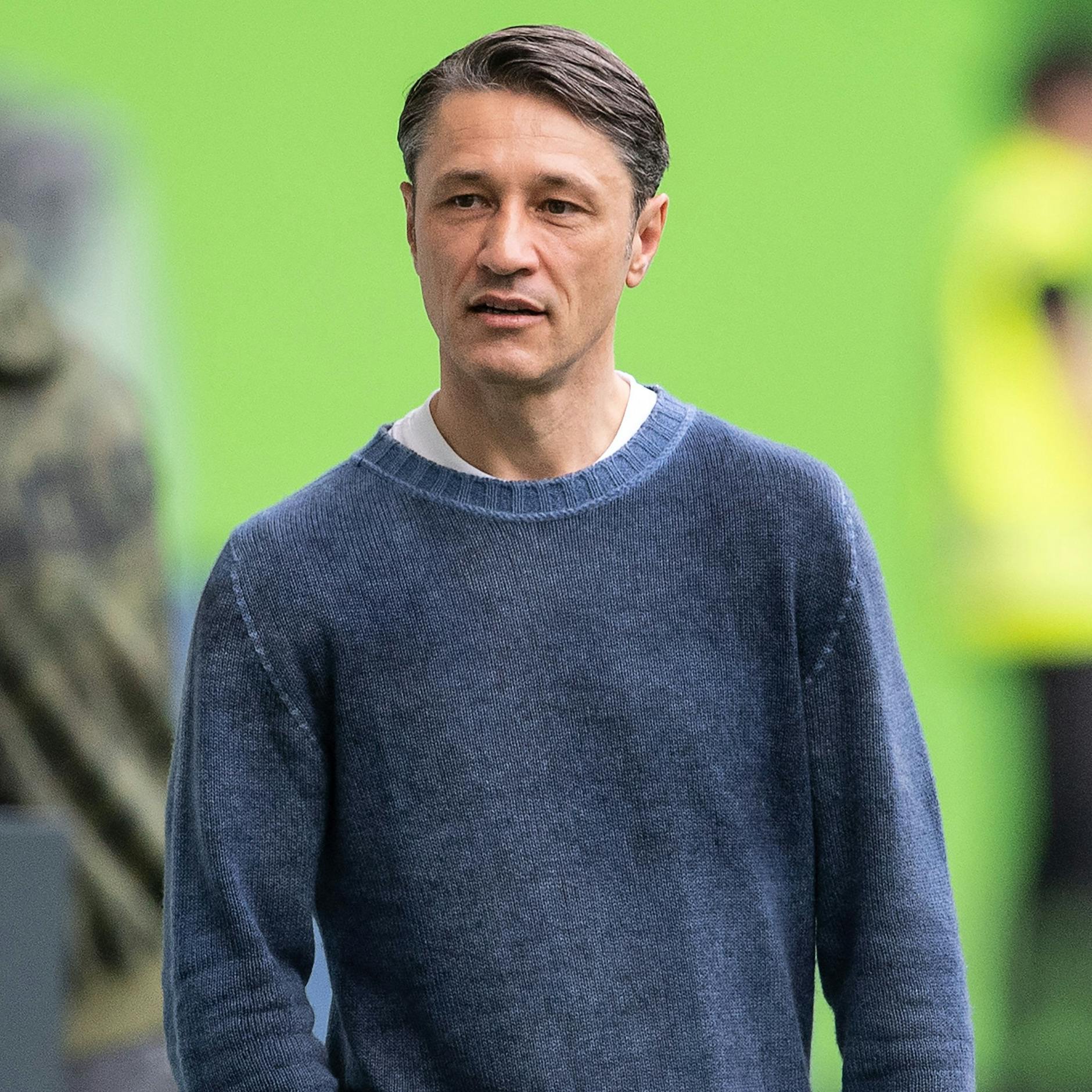 Bestes Outfit am 12. Spieltag: Wolfsburgs Coach Niko Kovac mit taubenblauem Kaschmir-Pullover. Den trägt er seit fünf Spielen und hat seitdem nicht mehr verloren. 