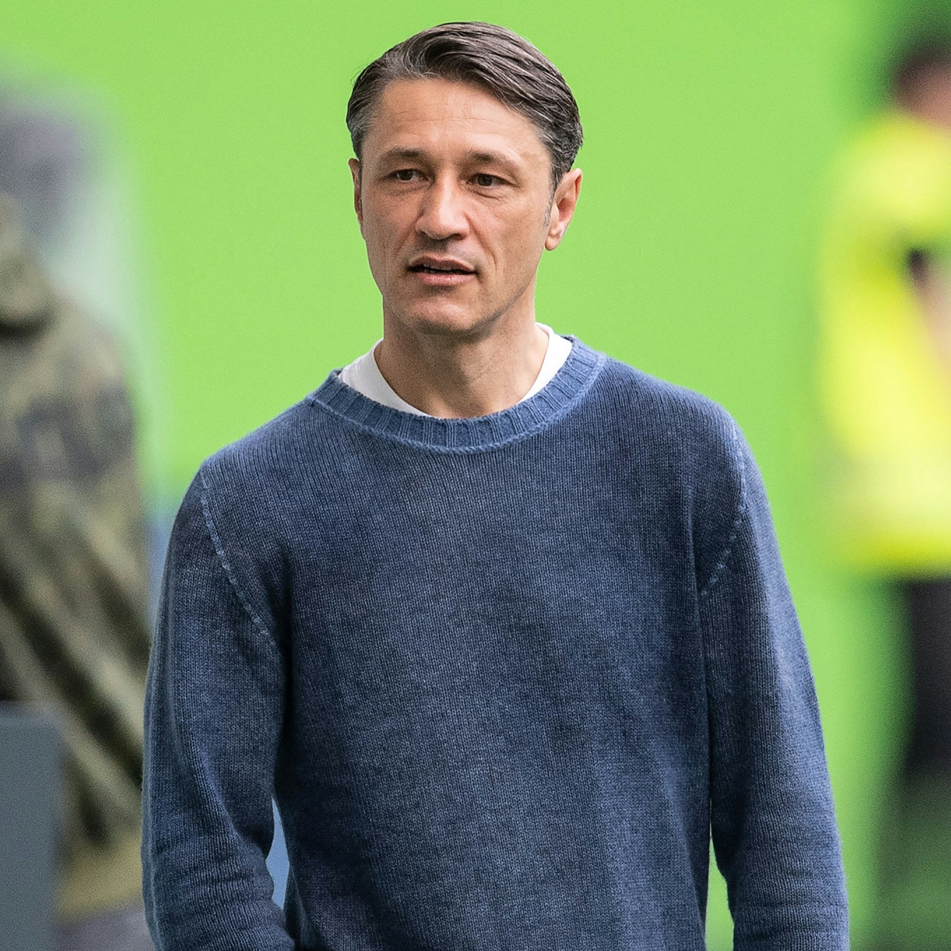 Bestes Outfit am 12. Spieltag: Wolfsburgs Coach Niko Kovac mit taubenblauem Kaschmir-Pullover. Den trägt er seit fünf Spielen und hat seitdem nicht mehr verloren.&nbsp;