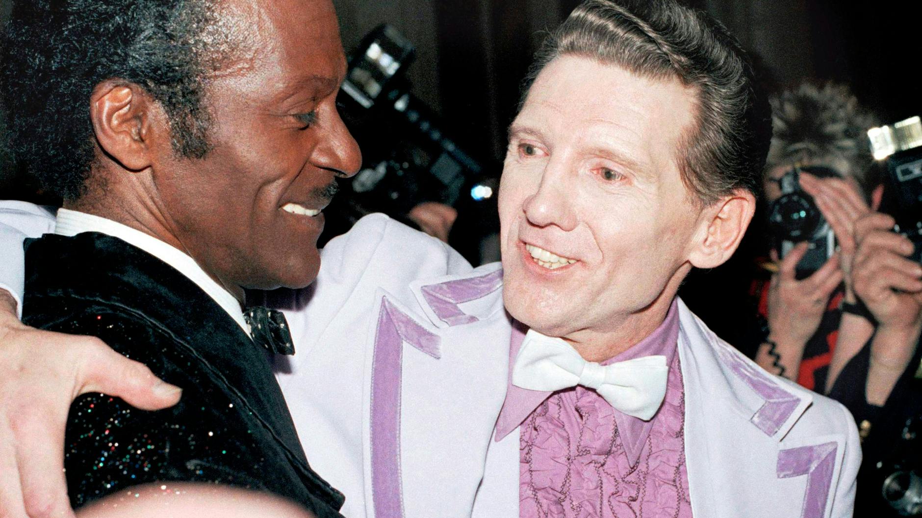 Die Rock ‚n‘ Roll-Legenden Chuck Berry (l.) und Jerry Lee Lewis.