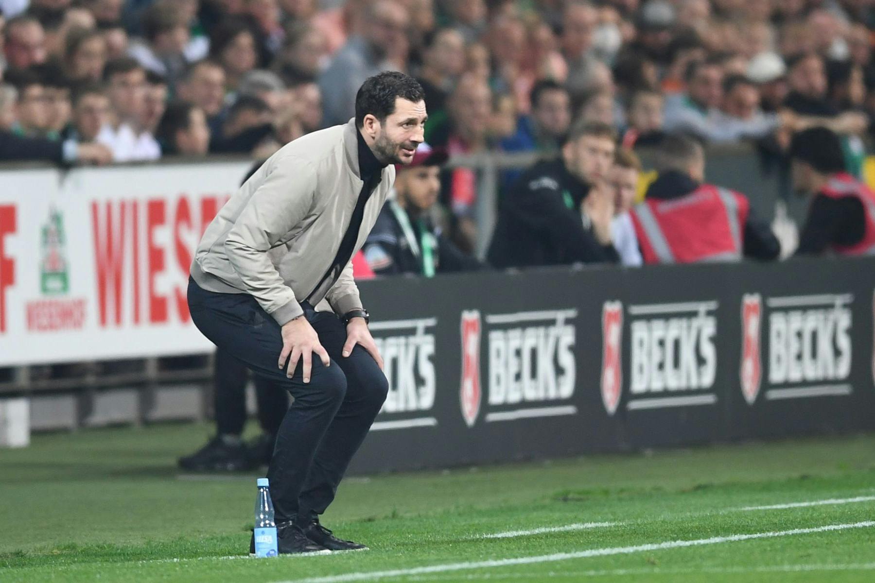 Hertha-Trainer Sandro Schwarz muss die Niederlage bei Werder Bremen schnell abhaken und sich mit der Mannschaft auf den FC Bayern München konzentrieren.